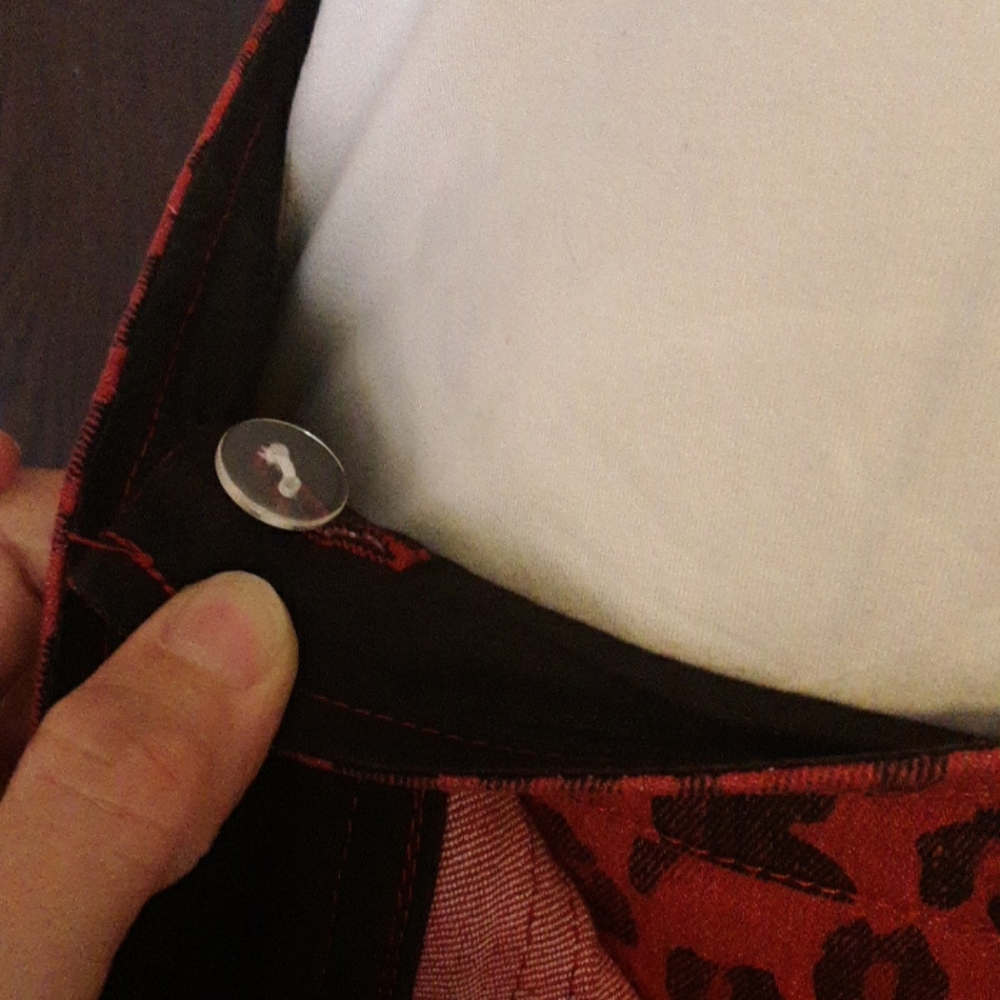 Iron Fist Red Flag Skirt❤🖤 - Picture 10 of 14